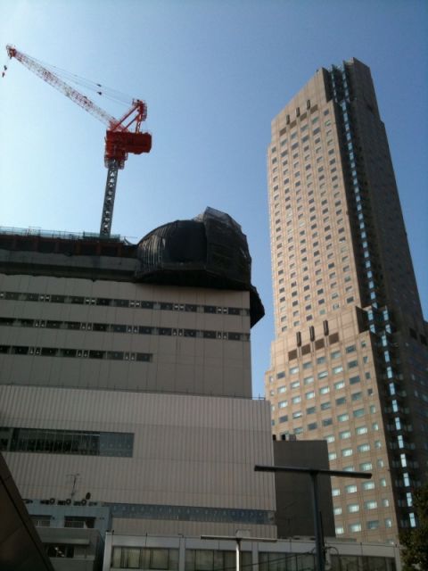 オオカワ 渋谷 桜丘町 セルリアンとインフォスの間のビルになんか丸い建物付けてんだけどこ れなんだろう? 2010/1267334401.jpg