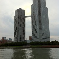 川越しの聖路加タワー