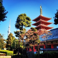金龍山 浅草寺 (Sensou-ji Temple) 五重塔と東京スカイツ...