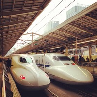 JR 東京駅 18番線ホーム 新幹線N700系と700系...