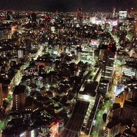 恵比寿ガーデンプレイスタワー 恵比寿駅 奥に渋谷駅の夜景...