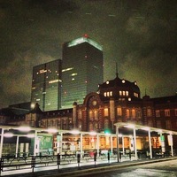 東京駅丸の内南口 バスターミナル 深夜、バスターミナルの風景...