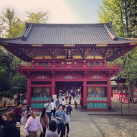 根津神社 Nezu Shrine 神橋の上から楼門...