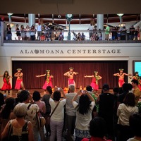 Center Stage Ala Moana Shopping Center ダンサー カヒコ